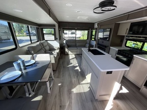 Nouvelle caravane de camping 2027 Fo_forest River Rockwood Ultra Lite 2608BS - Product Image 3