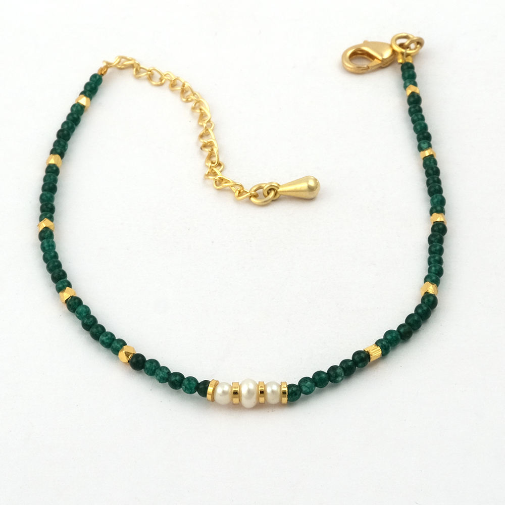 สีขาวสีเขียว