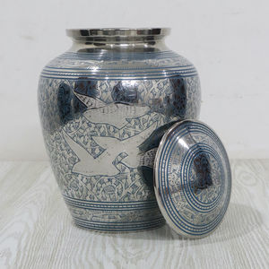 Nouvel arrivage Urne de crémation dans des styles attrayants pour les cendres humaines Urne de souvenir en métal fabriquée à la main en quantité en vrac par HHO - Product Image 3