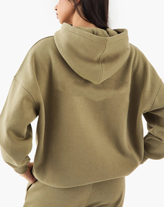 เสื้อฮู้ดดี้โอเวอร์ไซส์สำหรับผู้หญิง ยี่ห้อซัมติค อินดัสทรีส์ สีเขียวมะกอกล้วน ผ้าฝ้ายฟลีซ 100% น้ำหนัก 300 กรัม ทรงไหล่ตก มีซับใน พิมพ์ลายโลโก้ด้านหน้า - Product Image 5