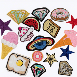 Patchs brodés 3D personnalisés thermocollants en forme de cœur pour chapeaux et vêtements – Vente en gros OEM DIY - Product Image 3