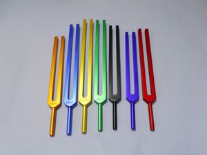 8 piezas de aluminio Chakra curación diapasones juego de aleación de aluminio duradero diapasones coloridos fuente de alimentación electricidad - Product Image 3