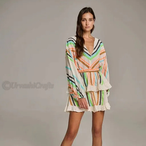 Vestido corto estampado Cierre de botón en el cuello Un brazo más corto y un brazo más largo cinturón incorporado como tela en las caderas - Product Image 1