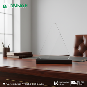 Trofeo Acrílico Triangular Moderno con Base de Madera, Impresión Tipográfica Pulida y Duradera para Premios Corporativos y Reconocimiento a Empleados - Product Image 6