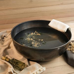 Bol de spa élégant en cuivre fait à la main, parfait pour le traitement de la pédicure et la relaxation des pieds à la maison ou au salon. - Product Image 3