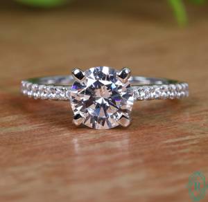 Juego de anillos de boda de platino con moissanita de corte redondo de 2,00 CT, anillo de compromiso nupcial Art Deco con claridad VVS y ajuste de punta - Product Image 3