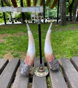 Logotipo personalizado vikingo bebiendo cuerno con soporte - Product Image 1