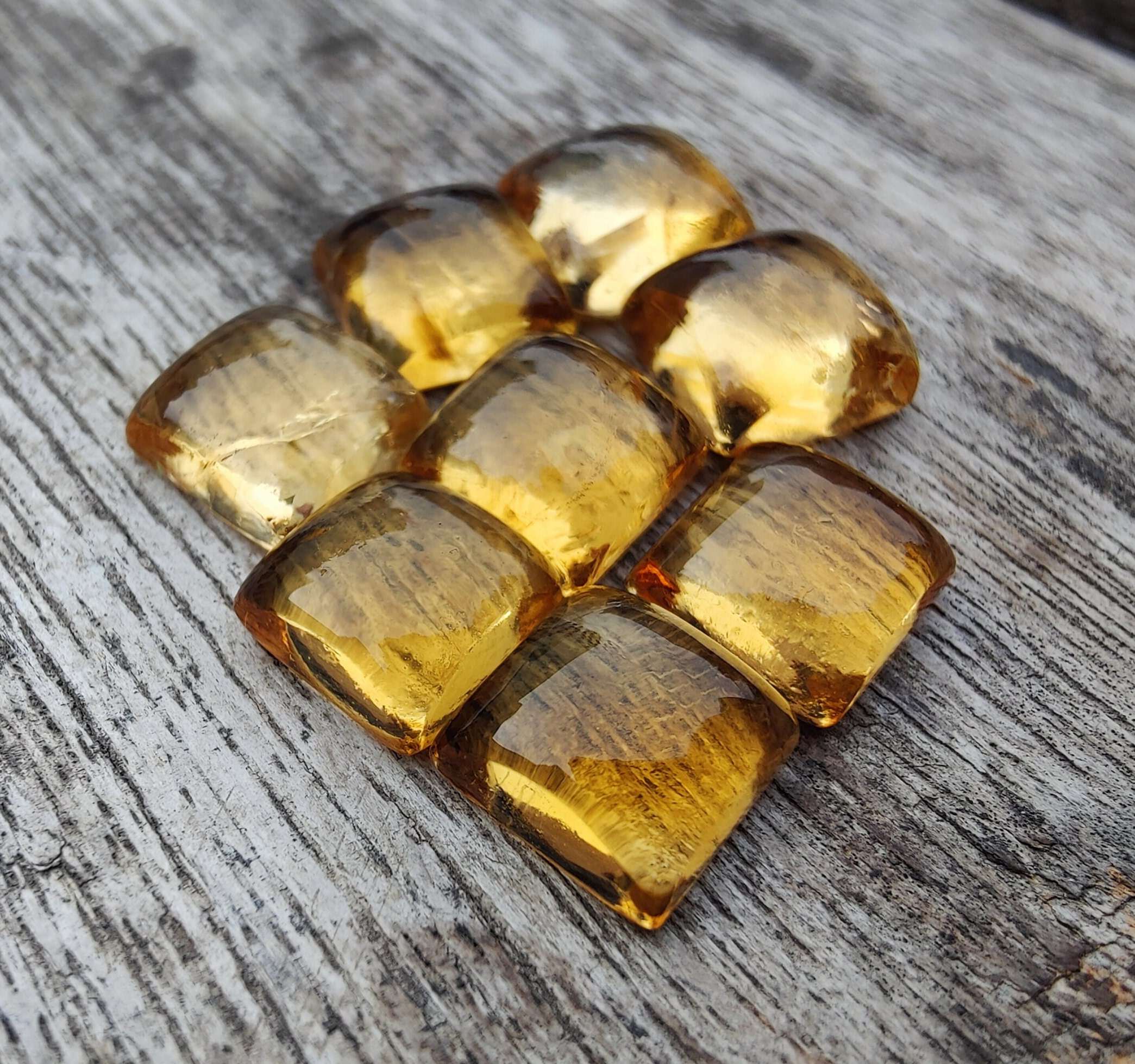 สีเหลือง