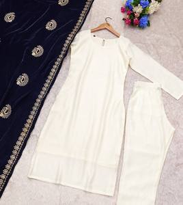 Ensemble de costume en soie crêpe long élégant pour femmes avec broderie exquise magnifiquement imprimé Dupatta ajoutant de l'élégance - Product Image 5