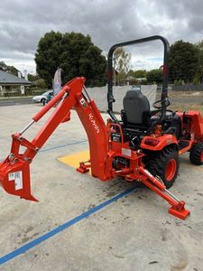 Tractor Subcompacto Kubota BX23S de 23 HP 4x4 en Oferta con Cargador y Retroexcavadora |   Mini Tractor 4X4 Más Vendido para Exportación - Product Image 3