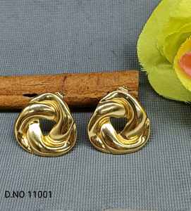 Boucles d'oreilles clous et pendentifs dorés anciens SKU 11001 - Product Image 3