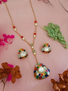 Conjunto de Collar y Aretes de Diseño Elegante y Calidad Premium con Baño de Oro y Piedras de Imitación, Colección para Bodas para Mujer - Product Image 5