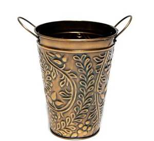 ถังใส่ดอกไม้ประดิษฐ์สำหรับปลูกต้นไม้ในบ้านและนอกอาคารดีไซน์โบราณมีสีเขียวนูนพร้อมด้ามจับทำจากทองเหลือง - Product Image 1