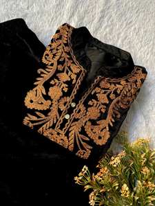 ชุดคุर्ติผ้ากำมะหยี่สีดำปักลายสำหรับผู้หญิง ชุดทูนิคสไตล์ชาติพันธุ์สุดหรูพร้อมกางเกงปาลาซโซ ดีไซน์ขายดี - Product Image 5