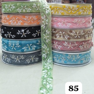 Adorno de encaje bordado floral hecho a mano a medida para vestidos y proyectos artesanales. Ideal para diseñador de moda - Product Image 1