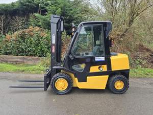 Chariot élévateur électrique AGV 4 tonnes à navigation laser automatique, mât contrepoids, cabine complète, pour empilage et levage de palettes - Product Image 2