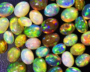 Cabujón de ópalo etíope Natural de fuego múltiple de la mejor calidad en forma de mezcla de piedras preciosas sueltas para la fabricación de joyas - Product Image 1