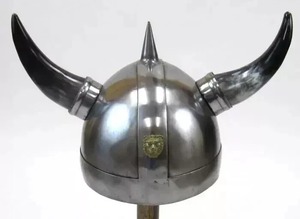 Casco de cuerno vikingo medieval temprano, casco de disfraz griego portátil para acampar y cuchillos de Recreaciones históricas - Product Image 4