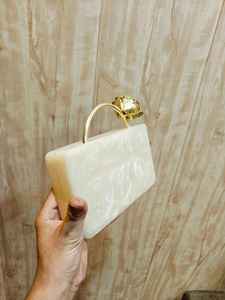 Bolsos de mano de resina hechos a medida bolsos y embragues en relieve y grabados ideales para reventa por tiendas de bolsos de moda - Product Image 5