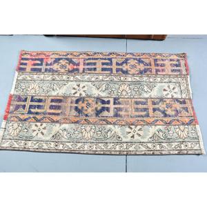 Alfombra Turca Vintage Pequeña de 2.5x4 pies, Alfombra Azul Sólida de Lana - Product Image 3