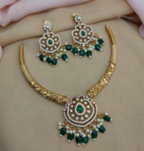 Ensemble de collier de luxe minimal CZ pour femmes bijoux en laiton léger de finition de qualité supérieure avec boucles d'oreilles pour vêtements de fête avec finition mate - Product Image 3