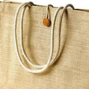 Sacs fourre-tout en jute naturel blanc personnalisés avec logo écologique en gros, fermeture à glissière, poignée en ruban, luxe OEM 38x45x8cm - Product Image 3