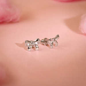 ต่างหูโบว์สีเงินสวยสำหรับเด็กมีดีไซน์ที่หรูหราและขี้เล่น - Product Image 3