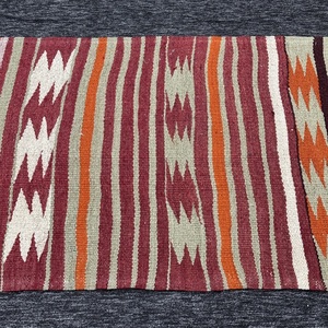 Tapis turc vintage 2,7x11,4 pi (83x346 cm), tapis Herki orange à rayures arc-en-ciel - Product Image 5