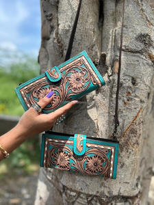 Nouveau sac fourre-tout élégant en cuir véritable avec fourrure sur peau, sac élégant pour femme et pochette en cuir turquoise à motifs, ensembles uniques - Product Image 4