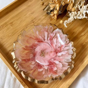 Grand bol en résine rose de qualité artisanale parfait pour la décoration intérieure ou les cadeaux décoratifs. - Product Image 1