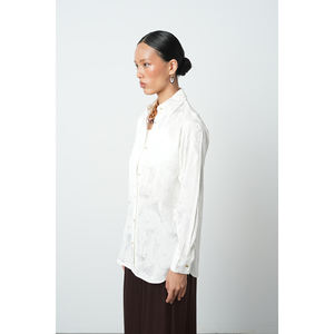 Collezione di camicie da donna con dettagli a bottoni e motivo bianco sporco - Product Image 1