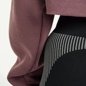 Sudadera con capucha corta de algodón 100% para mujer, logotipo personalizado, nuevo diseño con mangas largas a rayas, teñido liso a la moda para el invierno - Product Image 5