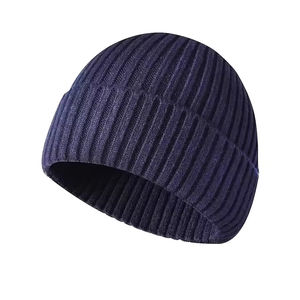 Bonnet doux de haute qualité avec impression numérique de personnages, design à blocs de couleur, revers plié, style streetwear audacieux et décontracté, nœuds - Product Image 4