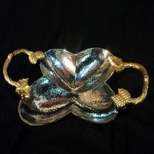 Bol en métal poli brillant de finition de couleur argentée de texture martelée avec des poignées de concepteur de bois de cerf plaqué or pour une meilleure adhérence - Product Image 5