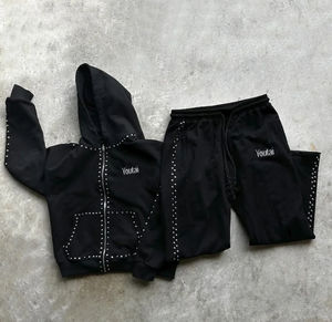 Conjunto de Sudadera con Capucha y Pantalones Deportivos para Hombre, Diseño de Remaches Pesados Personalizados por el Fabricante, Estilo Holgado, Ropa Deportiva Urbana, Traje Deportivo con Relieve 3D - Product Image 1