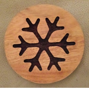 Posavasos de Madera de Acacia Rectangulares Hechos a Mano con Diseño de Huellas Grabadas, para Hogar, Hotel, Restaurante, Regalos Perfectos, Alfombrillas y Protectores - Product Image 5