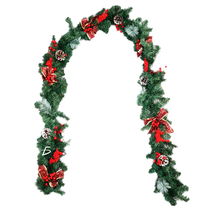 Guirnalda Navideña de Lujo de 2.7 m con Follaje Artificial de PVC Hecho a Mano, Lazos Rojos y Dorados, Dulces Nevados, Fresas Rojas para Fiestas - Product Image 3