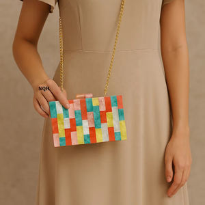 Pochette de soirée de luxe en bois et résine, faite à la main, durable, écologique, avec incrustation géométrique, sac à bandoulière avec chaîne, logo personnalisé, en coton - Product Image 1