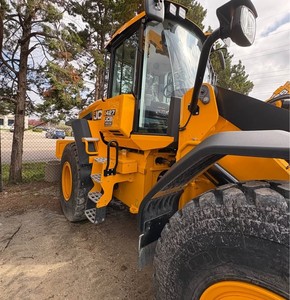 Cargadora compacta sobre orugas con accesorio de dirección deslizante y retroexcavadora para uso en construcción. Entrega rápida. - Product Image 3