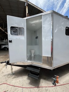 NUEVO Remolque de Comida para Eventos 8.5 X 25 con Porche de 5' para Catering y BBQ con Paquete de Baño - Product Image 2