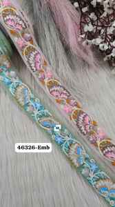 ที่กำหนดเองทำบนฐานสีเบจและเครื่องออกแบบดอกไม้หลายสีริบบิ้นและเชือกผูกรองเท้าในการออกแบบต่างๆ - Product Image 6