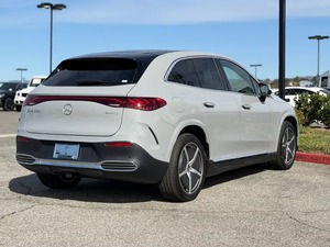 2024-2026 EQE 350 4MATIC SUV de lujo, crossover totalmente eléctrico con tracción en las cuatro ruedas, batería de 91 kWh, 288 hp, autonomía estimada por la EPA de 253 millas. - Product Image 5