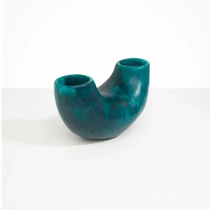 Vase artisanal moderne en résine verte à double tube, imperméable et écologique, décoratif pour Noël, mariages, en provenance d'Inde - Product Image 1