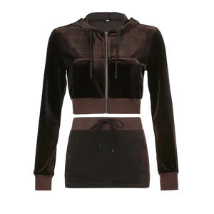 Vente en gros Ensemble deux pièces en velours à manches longues vierge de haute qualité Vêtements pour femmes Ensemble court et haut court - Product Image 1