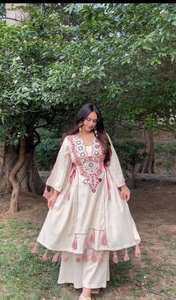 Match parfait ensemble élégant traditionnel 2 pièces pour les femmes vêtements de fête à séchage rapide comprend haut et bas - Product Image 4