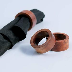 Rond de serviette décoratif en bois naturel tendance pour la décoration de table de mariage et de fête, fabriqué à la main en noyer indien, personnalisé - Product Image 4