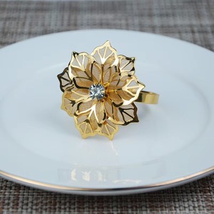 Design haut de gamme plaqué or Floral rond de serviette décor de Table à manger rond de serviette en métal pour mariage pendaison de crémaillère cadeaux article tendance - Product Image 5