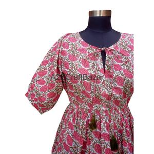 Robes courtes en coton faites à la main pour femmes - Longueur genou, coupe trapèze, imprimé floral, dentelle, écologiques, coupe décontractée, design moderne, respirantes - Product Image 3