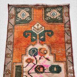 Petit tapis vintage écologique avec support en latex 1,4x2,8 pi (43x84 cm) Tapis turc en laine patchwork orange - Product Image 5