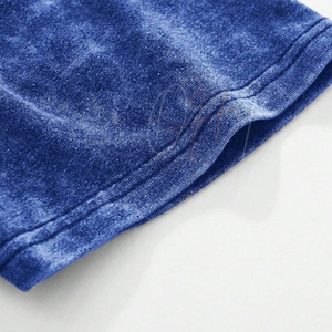Camiseta Oversize para Hombre con Lavado Ácido y Efecto Desgastado, Azul, con Dobladillo Deshilachado, Estilo Urbano, Estampado Distintivo, 100% Algodón - Product Image 4
